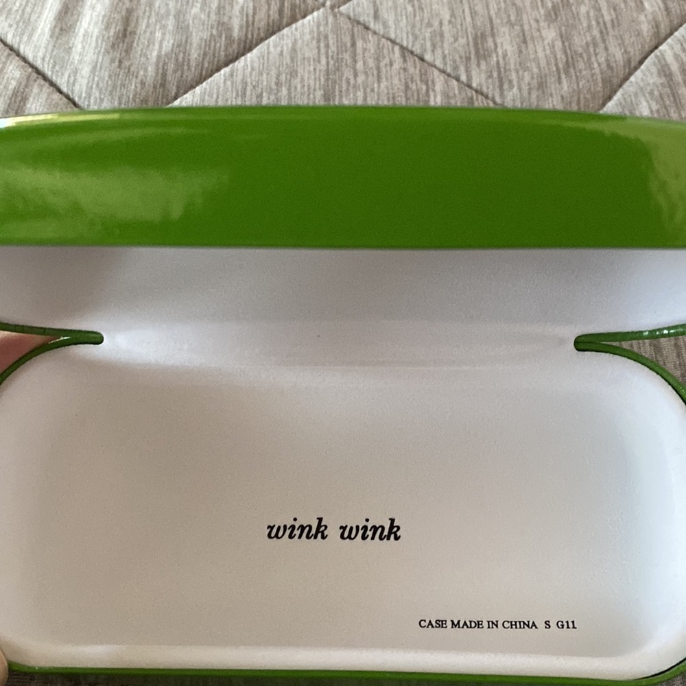Kate Spade ♠️ green sun or eye glasses holder. New. - Picture 2 of 4